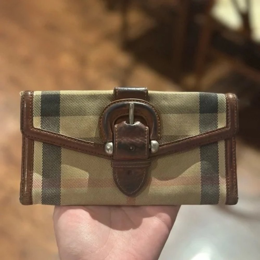 MUST GO / OBO: Burberry Nova Check Buckle Wallet